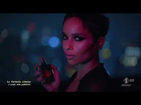 Zoe Kravitz: l’incanto di un profumo avvolgente che seduce i sensi
