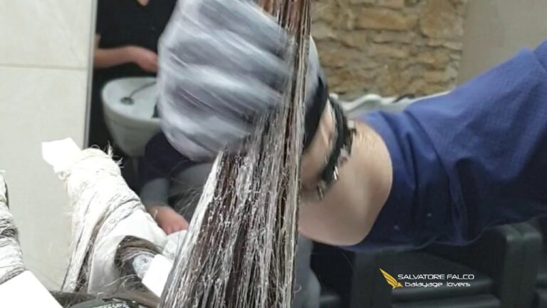 Balayage caramello: la guida definitiva per ottenere un look luminoso