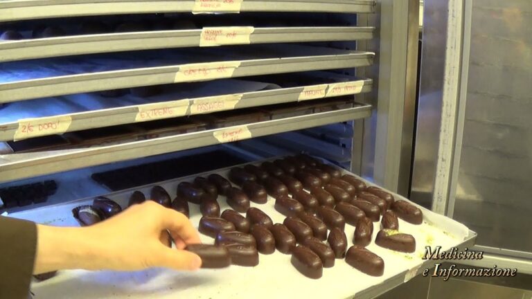 Scopri il Segreto del Cioccolato Fondente 70: un Gustoso Alleato Contro il Colesterolo!