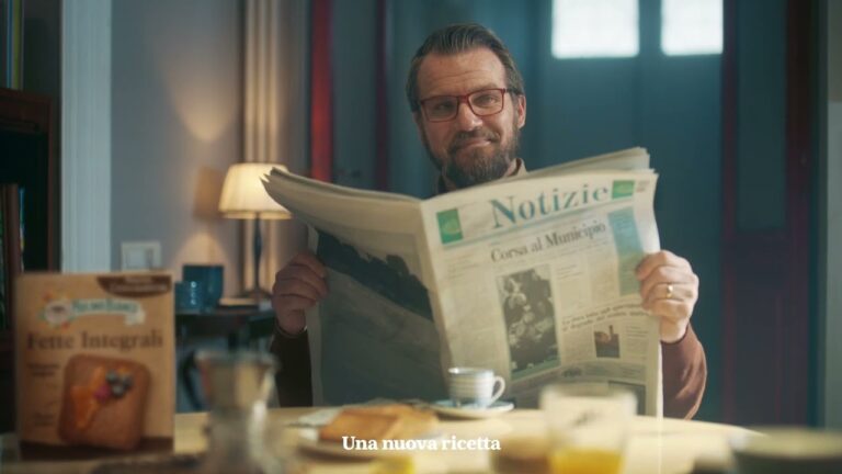 Attore seduce con le fette biscottate Mulino Bianco: un successo irresistibile!