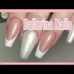 Unghie corte ma di tendenza: il semipermanente chiaro per una manicure impeccabile!