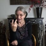 Scopri la magia della tavola natalizia: un’esplosione di rosa e oro!