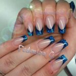 Unghie a mandorla corte: i colori estivi per una manicure trendy!
