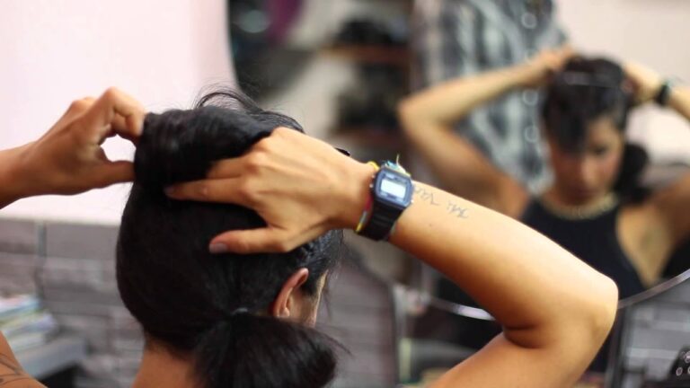 Crea fantastici look: le migliori acconciature per capelli fris&egrave; raccolti