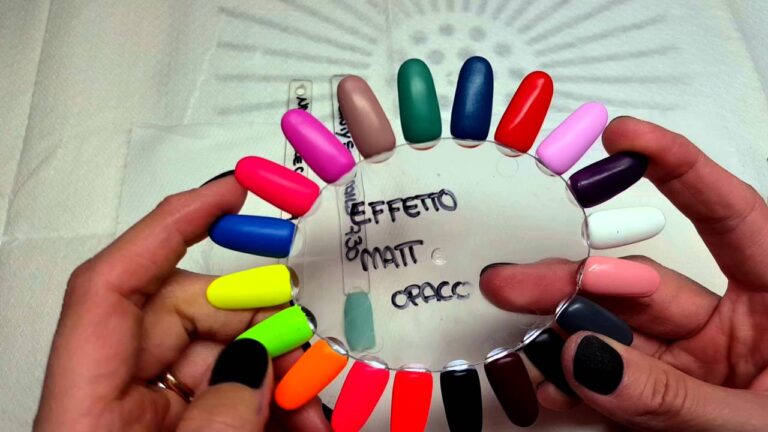 Unghie Arancioni Fluo Opache: La Nuova Tendenza Beauty Estiva?