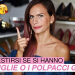 Il connubio perfetto: un vestito blu e scarpe rosa cipria