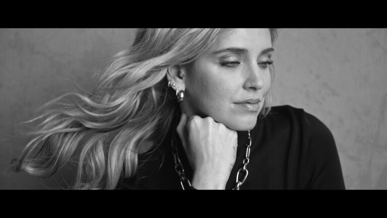 La Pelliccia Chiara della Collezione Ferragni: Un Must