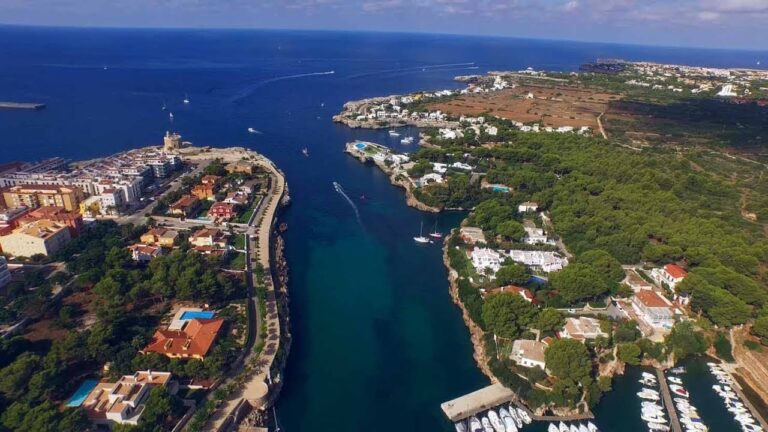 Previsioni Meteo: Sole splendente o pioggia torrenziale a Minorca domani?