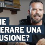 Amore disegnato tra mani che si stringono: un gesto che racconta tutto